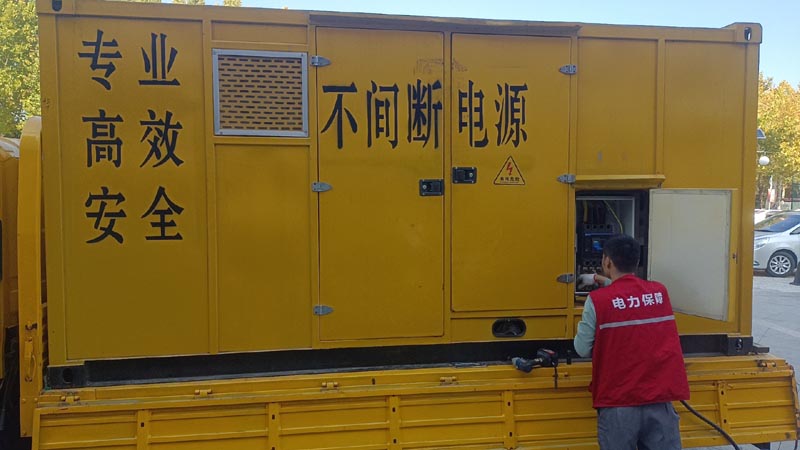 斗门柴油发电机组和UPS电源配合使用时，如何避免切换过程中的电力中断？